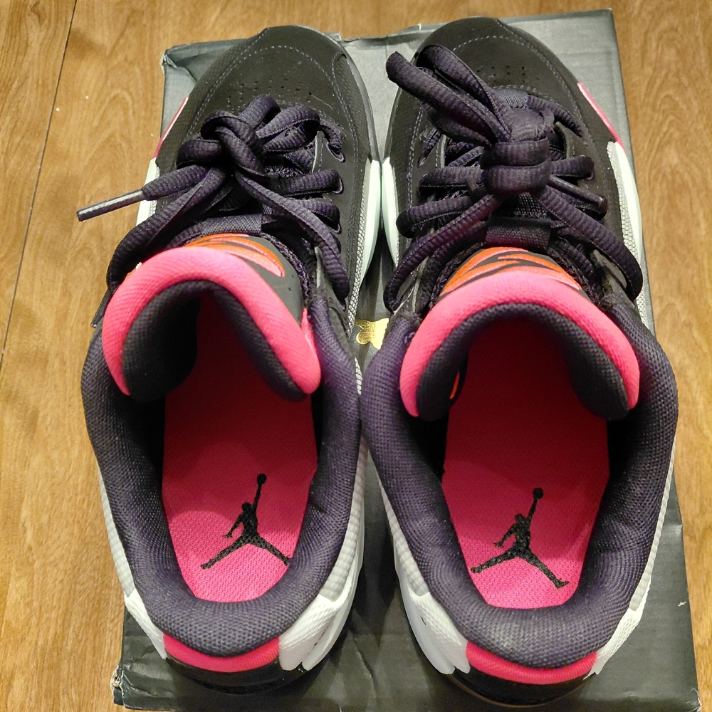 NEW Jordan Low-Top Sneakers in Black, White & Pink - Picture 4 of 8